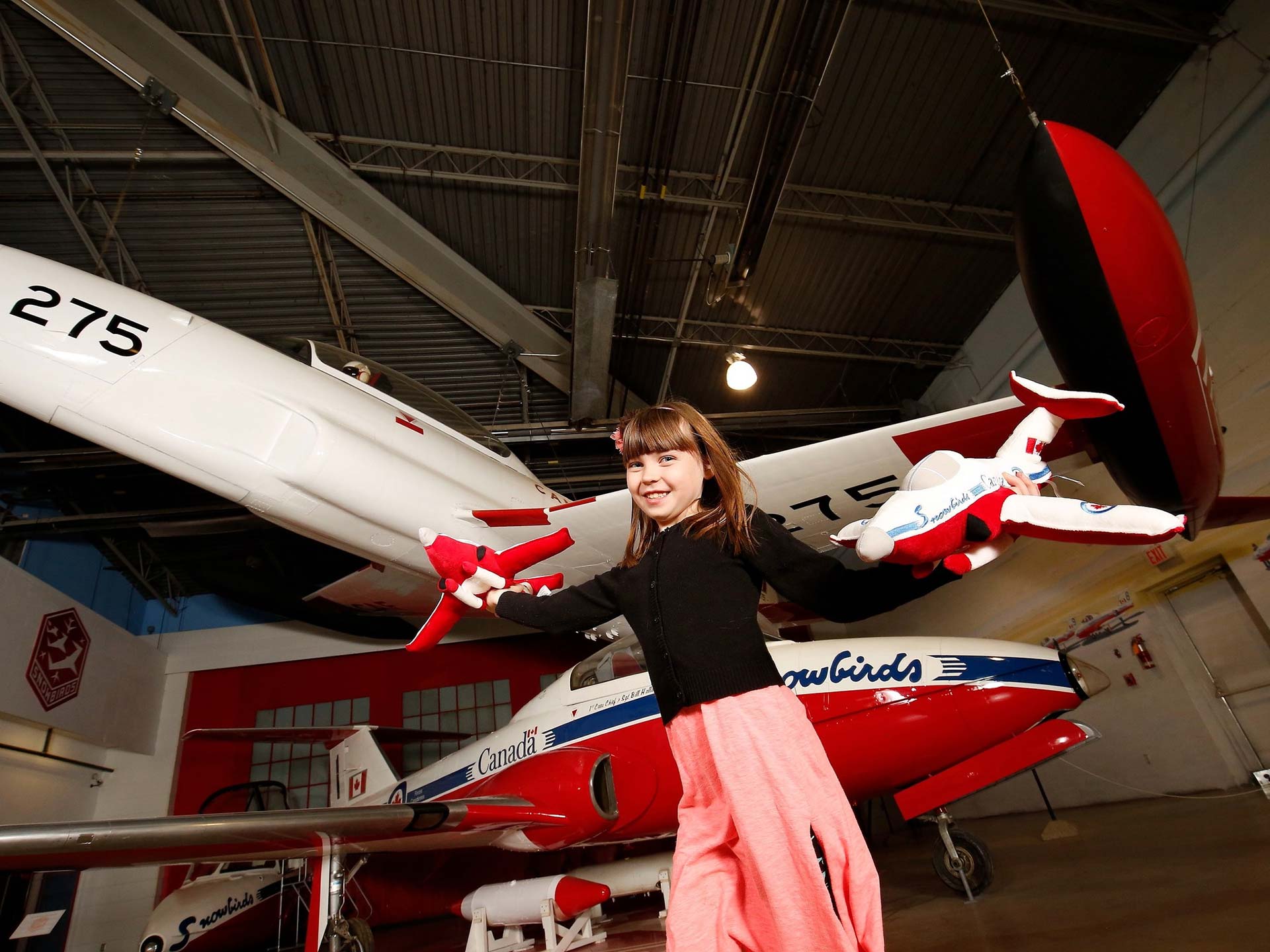 Kid at WDM Snowbirds Exhibit